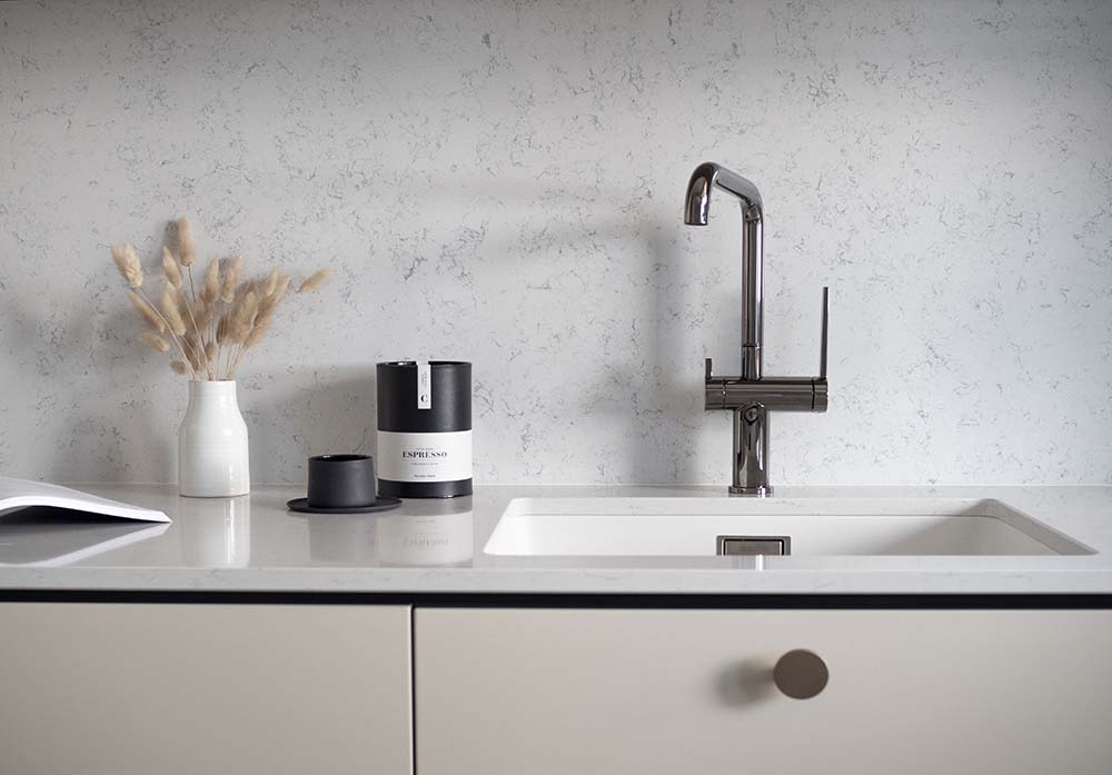 LAPETEK LINO-A, gunmetal/svart krom