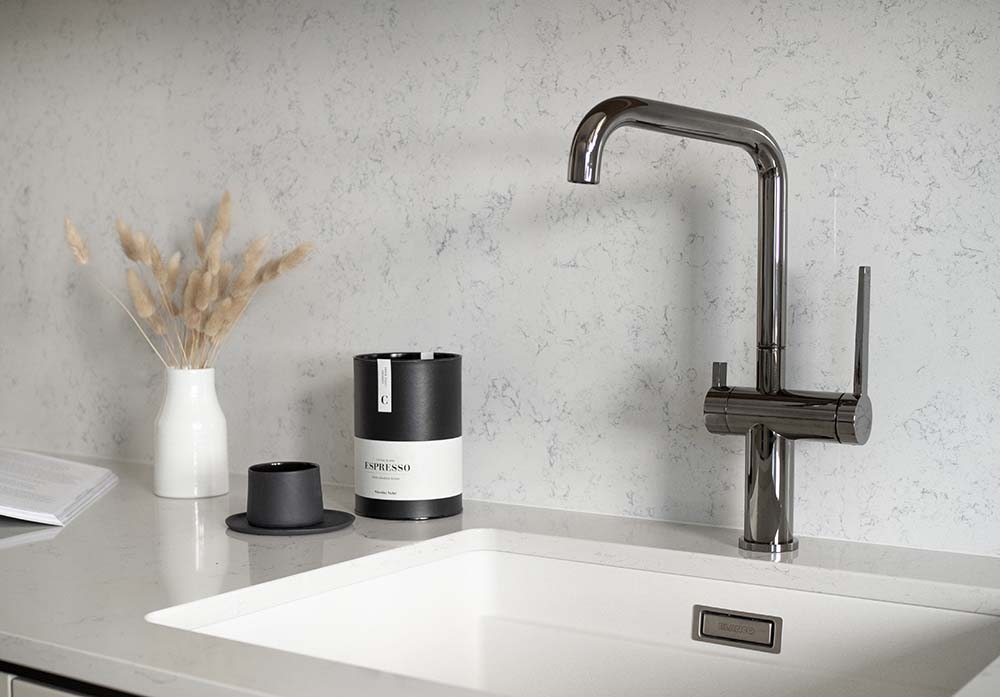 LAPETEK LINO-A, gunmetal/svart krom