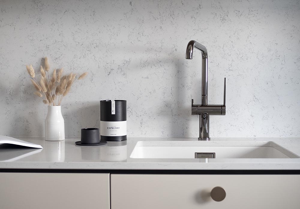 LAPETEK LINO-A, gunmetal/svart krom